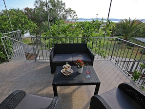 House | Pemandangan dari hartanah