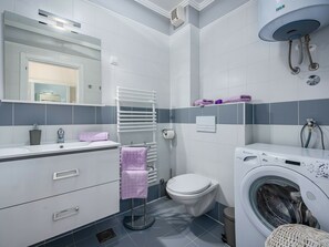 House | Bathroom - Modern Holiday Home With Terrace and Outdoor Jacuzzi (Porec)