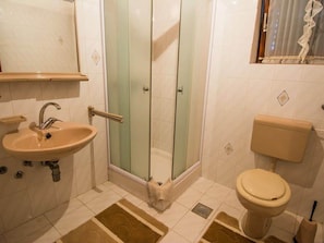Apartment | Bathroom