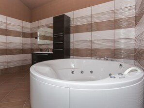 Apartment | Badezimmer | Dusche, Handtücher