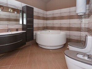 Apartment | Bathroom | Shower, towels - Modern Apartment in Kaštel Lukšic With Sea Nearby (Kastela)