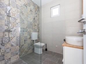 House | Bathroom | Shower, hair dryer, towels