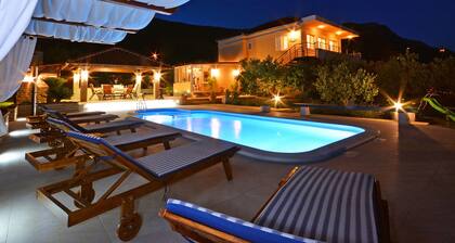 Attractive Villa in Kastel Luksic on Mount Kozjak