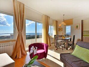 Villa | Living area - Villa in Kastel Luksic Near the Beach (Kastela)