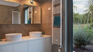 Villa | Bathroom - Modern Villa on the East Coast of Istria - Nature, Privacy and Great Beaches Nearby (Sveta Nedelja)