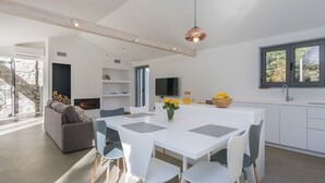 Villa | Dining - Modern Villa on the East Coast of Istria - Nature, Privacy and Great Beaches Nearby (Sveta Nedelja)