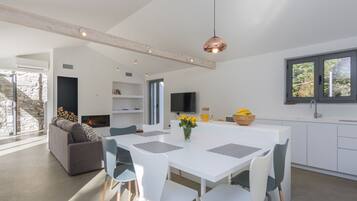 Villa | Dining