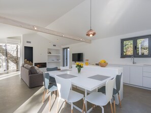 Villa | Dining - Modern Villa on the East Coast of Istria - Nature, Privacy and Great Beaches Nearby (Sveta Nedelja)