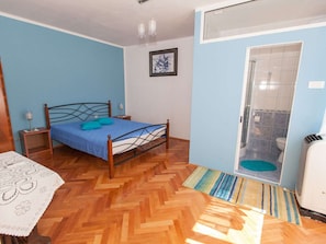 House | 3 bedrooms, individually furnished