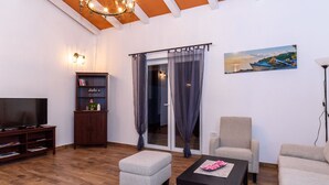 Living room - Wonderful Holiday Home With Private Pool & Covered Terrace (Kanfanar)