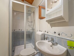 Cottage | Bathroom