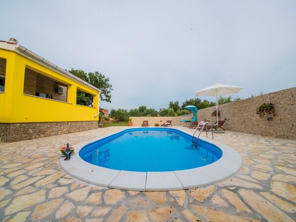 House | Pool - Beautiful Holiday Home With Private Pool, Nice Guesthouse, Lovely Roofed Terrace (Posedarje)