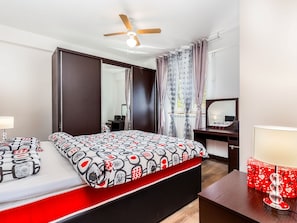 House | 6 bedrooms, individually furnished