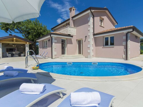 Luxuriously Equipped Villa With Private Pool Offers you an Excellent Vacation
