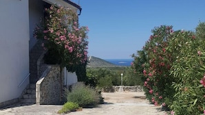 Unclassified image, 3 of 18, button - Adorable Apartment With Covered Terrace & Sea View (Primosten)