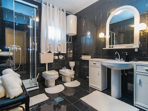 Cottage | Bathroom | Towels