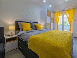 House | 3 bedrooms, individually furnished