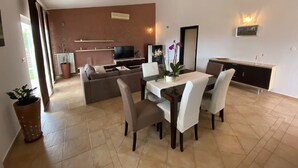 Dining - Charming Holiday Home in Murvica Pool (Policnik)