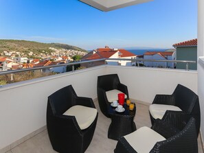 Villa | Balcony - Spacious Villa With 6 Fully Equipped Apartments, Private Heatable Swimming Pool (Okrug)