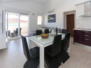 Dining - Spacious Villa With 6 Fully Equipped Apartments, Private Heatable Swimming Pool (Okrug)