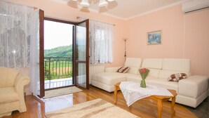 Unclassified image, 5 of 25, button - Comfortable Apartment With a Shared Swimming Pool for up to 4 Persons (Buzet)
