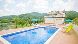 Unclassified image, 2 of 25, button - Comfortable Apartment With a Shared Swimming Pool for up to 4 Persons (Buzet)