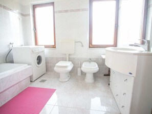 House | Bathroom | Shower, hair dryer, towels
