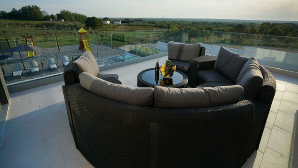 Unclassified image, 1 of 38, button - Luxurious Villa With Private Pool, 6 En Suite Bedrooms, Great Landscaped Garden (Vrsi)