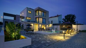 Unclassified image, 2 of 38, button - Luxurious Villa With Private Pool, 6 En Suite Bedrooms, Great Landscaped Garden (Vrsi)