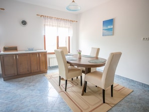 House | Dining