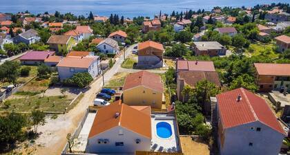 Charming Villa in Jasenice With Pool