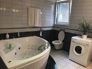 Bathroom - Spacious Apartment at Icici near Beach (Opatija)