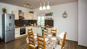 Dining - Sea-view Apartment in Zadar With Terrace (Zadar)