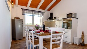 House | Dining - Cozy Holiday Home in Šorici With Pool (Kanfanar)