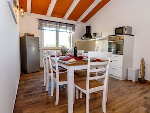 House | Dining - Cozy Holiday Home in Šorici With Pool (Kanfanar)