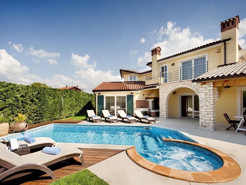 Luxury Villa for up to 6 Persons With Pool, Bbq, Wine Cellar and Billiard