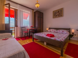 House | 6 bedrooms, individually furnished, iron/ironing board