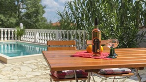 Exterior - Comfortably and Lovingly Furnished Villa With Pool for a Relaxing Family Holiday (Kastelir-Labinci)