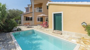 Exterior - Comfortably and Lovingly Furnished Villa With Pool for a Relaxing Family Holiday (Kastelir-Labinci)