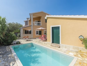 Exterior - Comfortably and Lovingly Furnished Villa With Pool for a Relaxing Family Holiday (Kastelir-Labinci)
