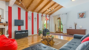Cottage | Living room - Beautiful Villa Situated on the Istrian East Coast, Close to the Beach (Barban)