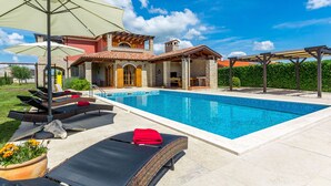 Exterior - Beautiful Villa Situated on the Istrian East Coast, Close to the Beach (Barban)