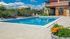 Outdoor pool - Beautiful Villa Situated on the Istrian East Coast, Close to the Beach (Barban)