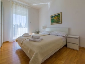 House | 5 bedrooms, individually furnished, iron/ironing board