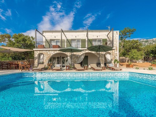 Beautiful Stone Villa With Private Infinity Pool and a Fascinating sea View