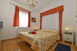 House | 3 bedrooms, individually furnished - Authentic Holiday Home With Private Pool & Covered Terrace (Kastelir-Labinci)