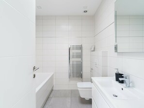 Villa | Bathroom