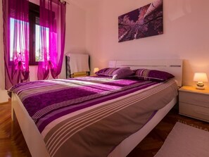 House | 3 bedrooms, individually furnished, iron/ironing board
