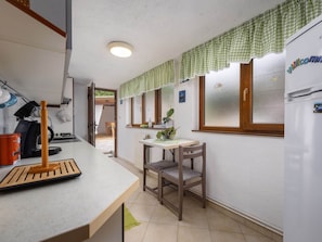 House | Private kitchen | Cookware/dishes/utensils