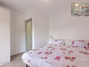 Apartment | 2 bedrooms, individually furnished, iron/ironing board